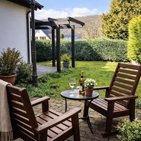 Eifelflair 1 Für Max 6 Gäste, 2 Hunde, Garten, Terrasse, Familien Und Firmen Sind Herzlich Willkommen! Apartment *